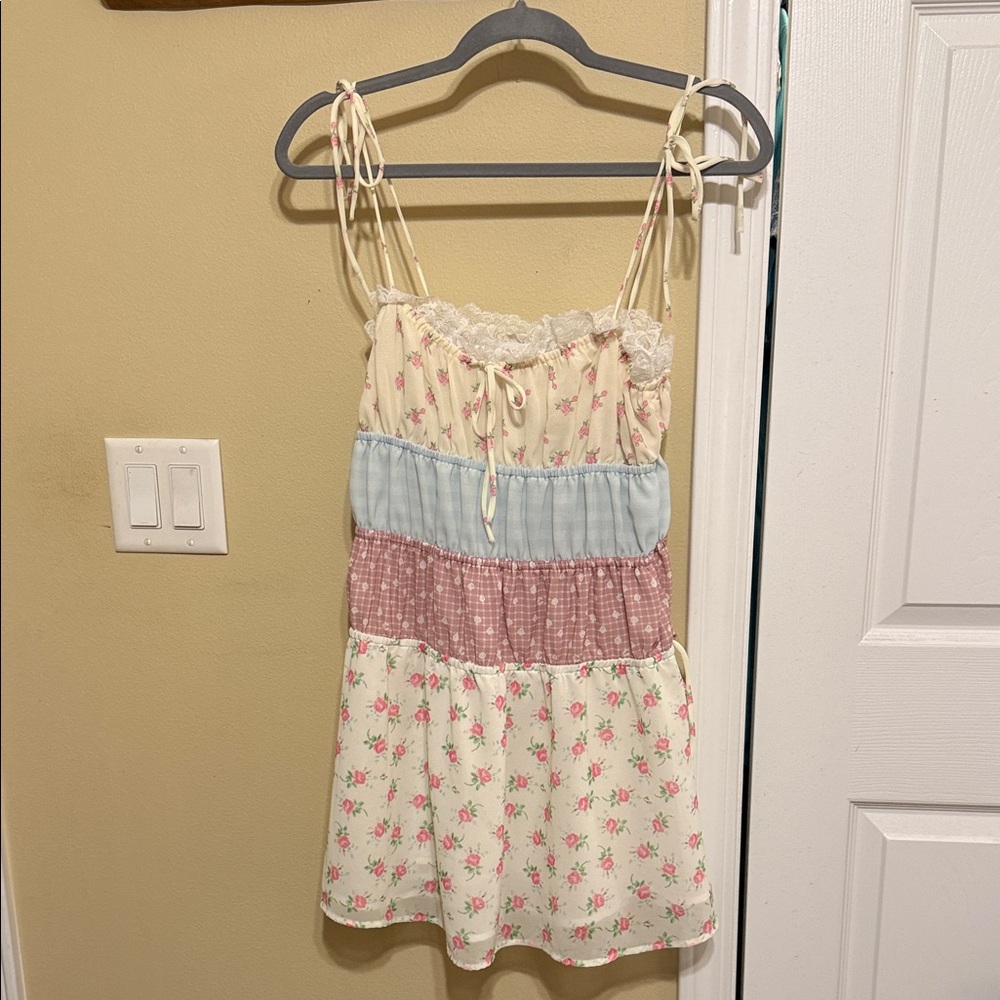 Chic Floral Strappy Dress